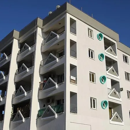 Alora 公寓 拉纳卡