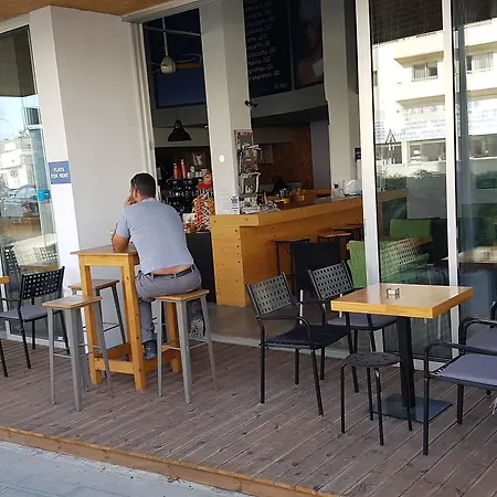 Alora דירה *